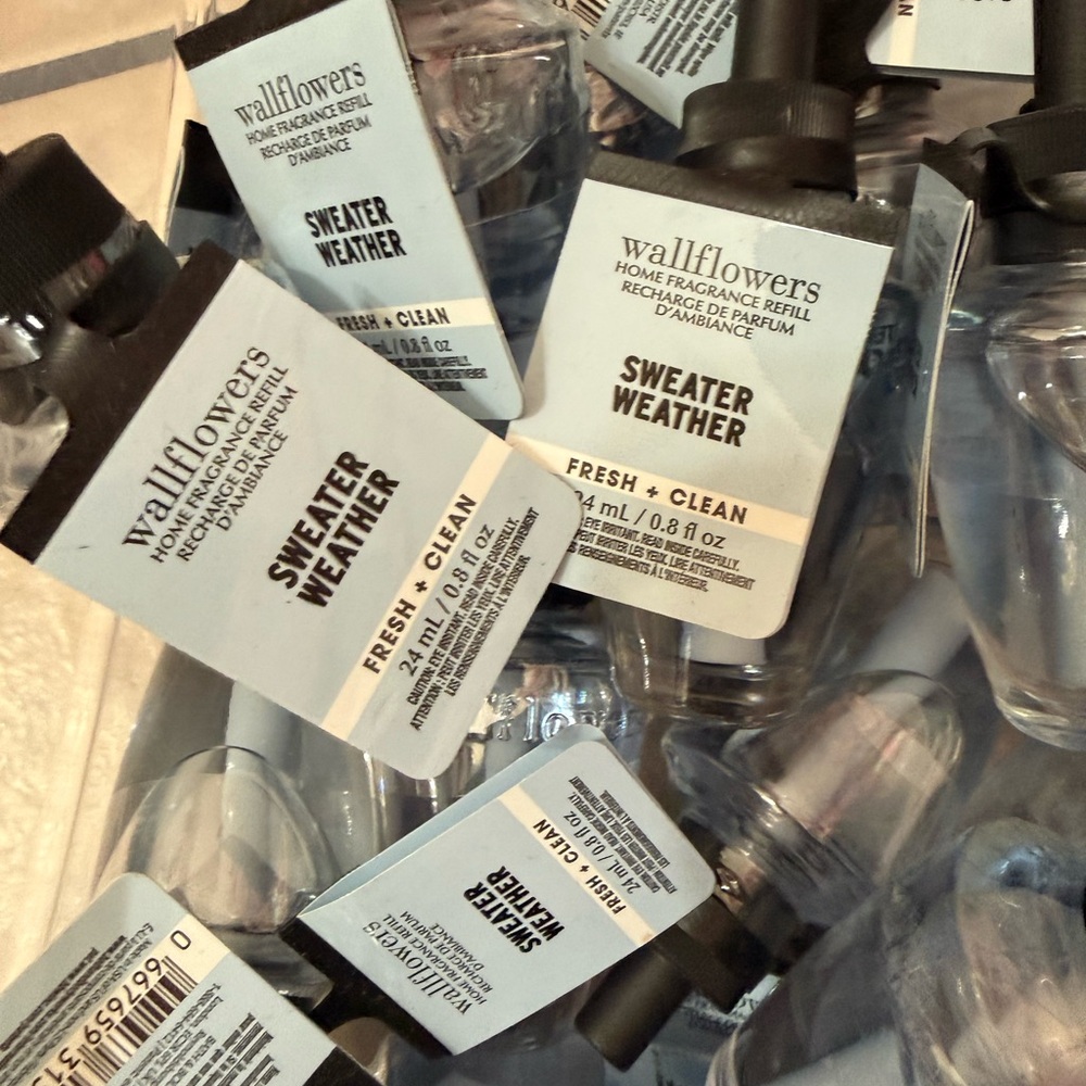 5 bbw Wallflowers Sweater Weather Home Fragrance Refills - Light Blue